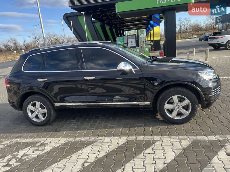 Внедорожник / Кроссовер Volkswagen Touareg 2011 в Стрые