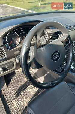 Внедорожник / Кроссовер Volkswagen Touareg 2010 в 