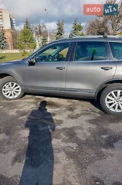 Внедорожник / Кроссовер Volkswagen Touareg 2010 в 
