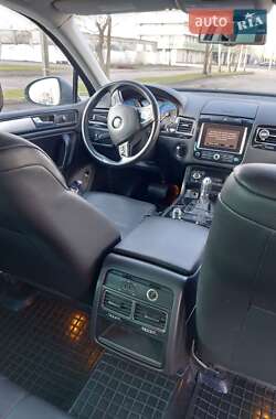 Внедорожник / Кроссовер Volkswagen Touareg 2010 в 