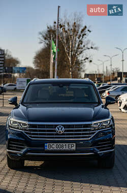Внедорожник / Кроссовер Volkswagen Touareg 2018 в 