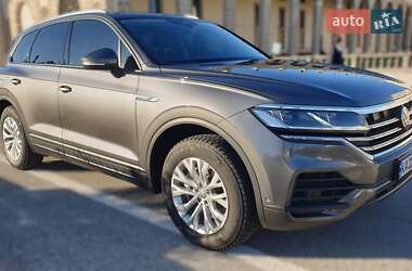 Позашляховик / Кросовер Volkswagen Touareg 2019 в Києві