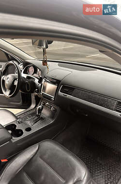 Внедорожник / Кроссовер Volkswagen Touareg 2012 в 