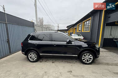 Позашляховик / Кросовер Volkswagen Touareg 2015 в Києві