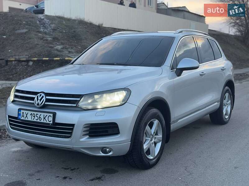 Внедорожник / Кроссовер Volkswagen Touareg 2012 в Харькове