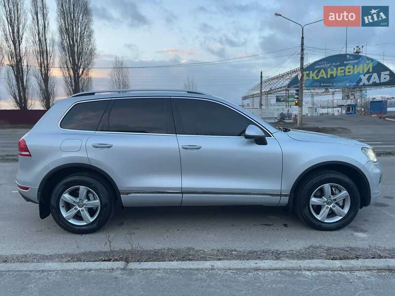 Внедорожник / Кроссовер Volkswagen Touareg 2012 в Харькове
