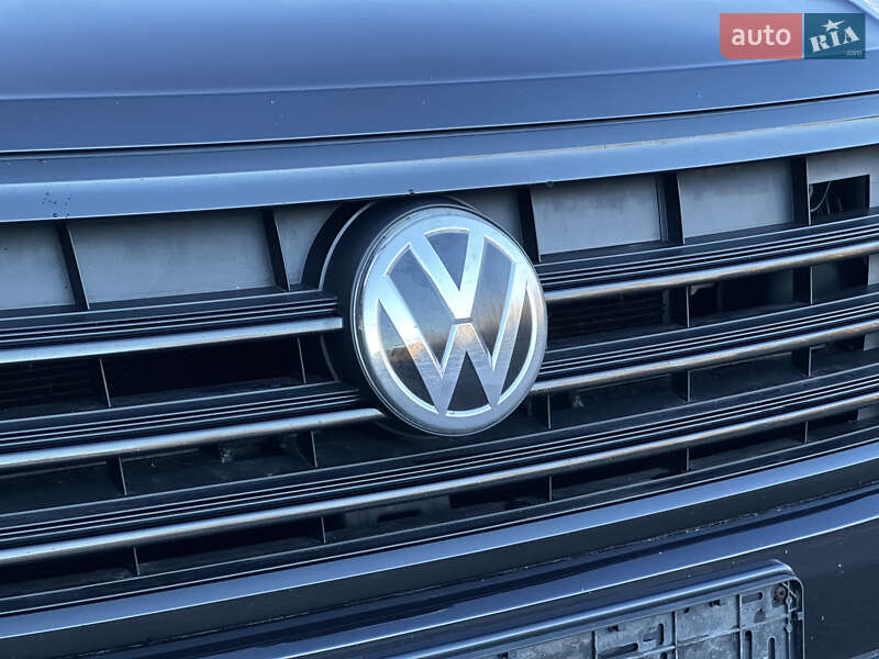 Внедорожник / Кроссовер Volkswagen Touareg 2018 в Луцке