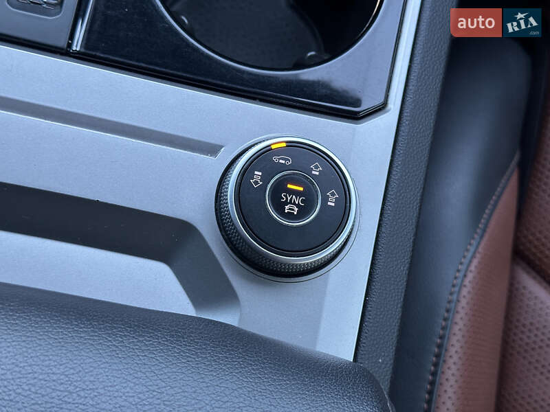 Внедорожник / Кроссовер Volkswagen Touareg 2018 в Луцке