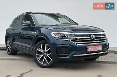 Позашляховик / Кросовер Volkswagen Touareg 2021 в Рівному