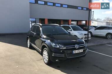 Внедорожник / Кроссовер Volkswagen Touareg 2014 в Днепре