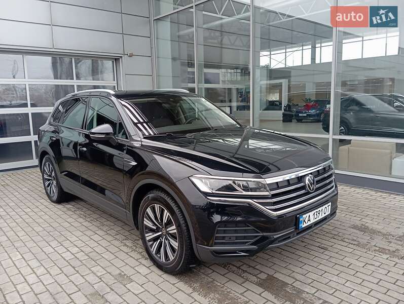 Позашляховик / Кросовер Volkswagen Touareg 2021 в Києві