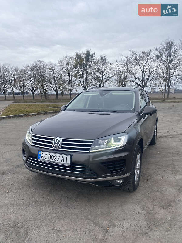 Внедорожник / Кроссовер Volkswagen Touareg 2015 в Владимире