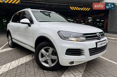 Внедорожник / Кроссовер Volkswagen Touareg 2012 в Киеве