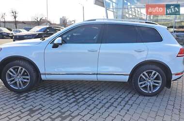 Позашляховик / Кросовер Volkswagen Touareg 2015 в Хмельницькому