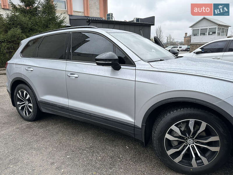 Внедорожник / Кроссовер Volkswagen Touareg 2021 в Киеве