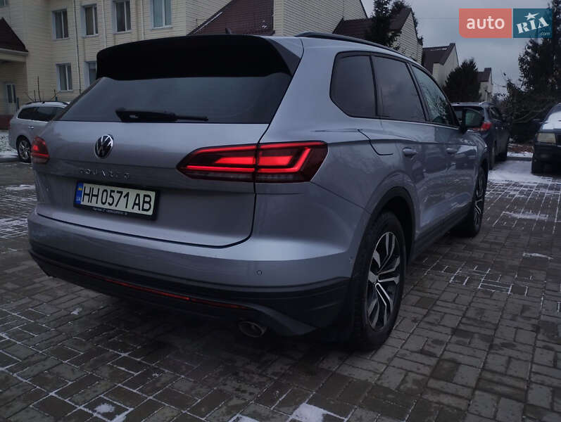 Внедорожник / Кроссовер Volkswagen Touareg 2021 в Киеве