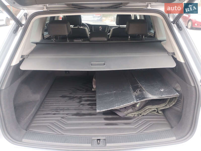 Внедорожник / Кроссовер Volkswagen Touareg 2021 в Киеве