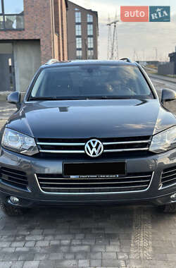 Позашляховик / Кросовер Volkswagen Touareg 2011 в 