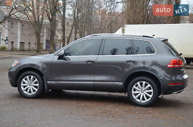 Внедорожник / Кроссовер Volkswagen Touareg 2012 в Харькове