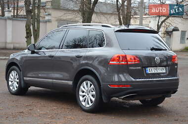 Внедорожник / Кроссовер Volkswagen Touareg 2012 в Харькове