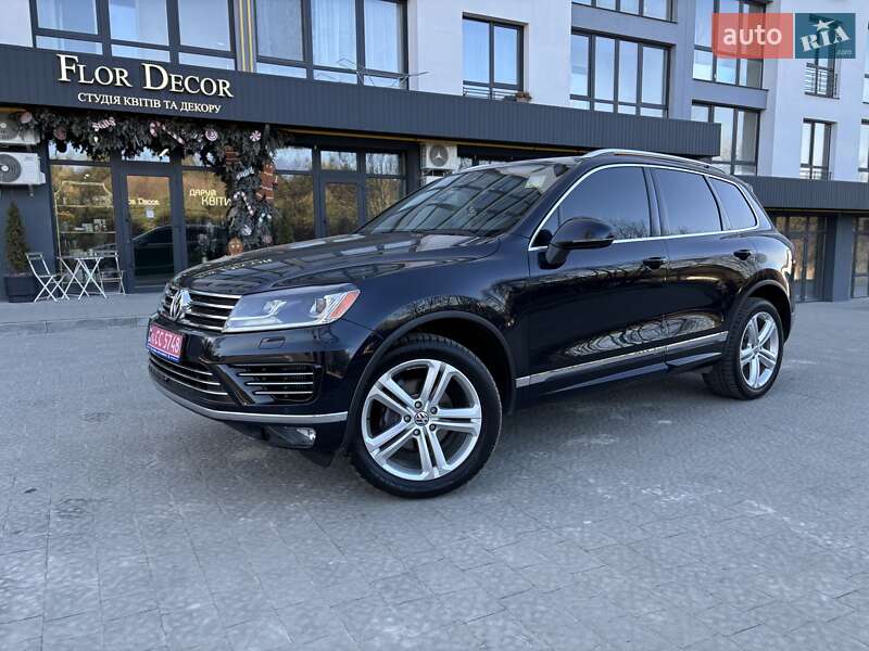 Внедорожник / Кроссовер Volkswagen Touareg 2015 в Львове