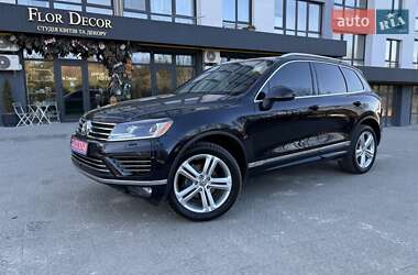 Внедорожник / Кроссовер Volkswagen Touareg 2015 в Львове