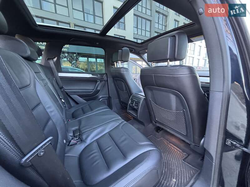 Внедорожник / Кроссовер Volkswagen Touareg 2015 в Львове