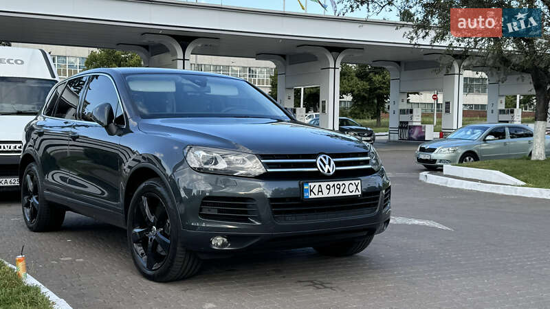 Внедорожник / Кроссовер Volkswagen Touareg 2013 в Киеве