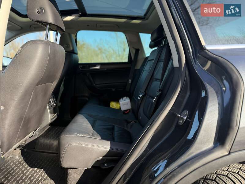Внедорожник / Кроссовер Volkswagen Touareg 2015 в Львове