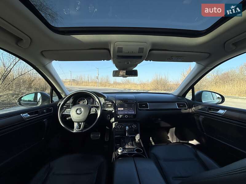 Внедорожник / Кроссовер Volkswagen Touareg 2015 в Львове