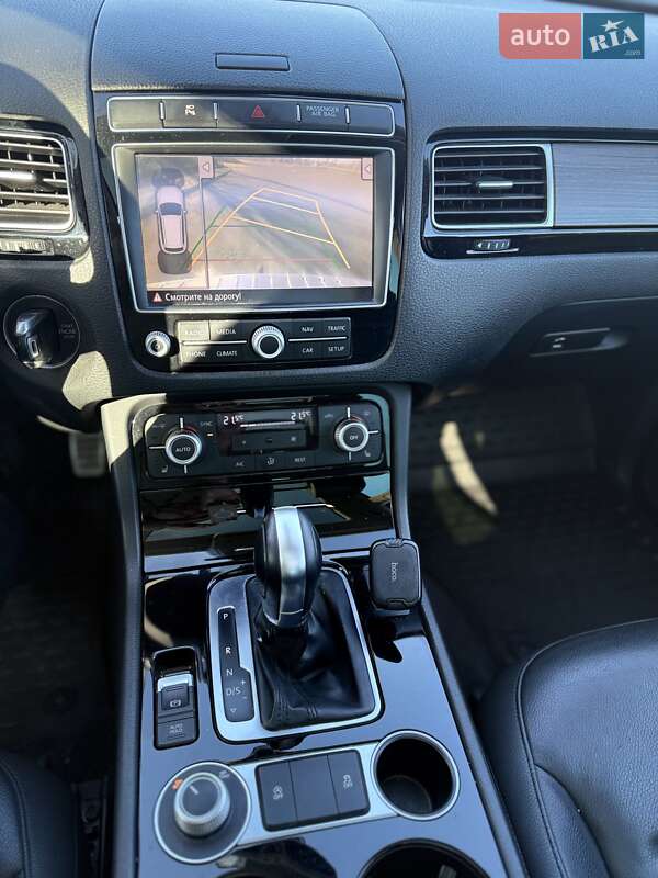 Внедорожник / Кроссовер Volkswagen Touareg 2015 в Львове