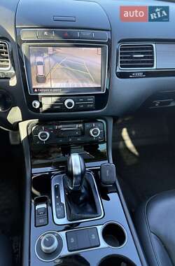 Внедорожник / Кроссовер Volkswagen Touareg 2015 в 