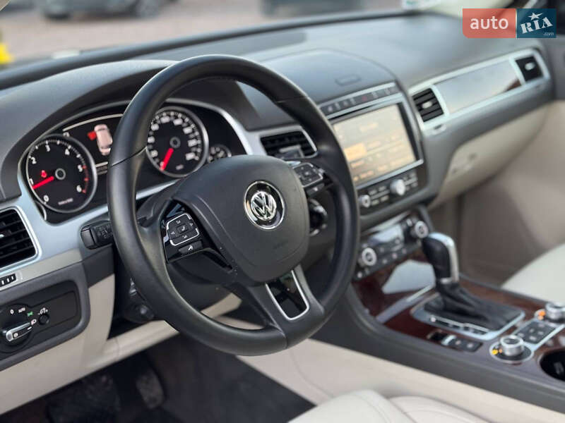 Внедорожник / Кроссовер Volkswagen Touareg 2017 в Дрогобыче