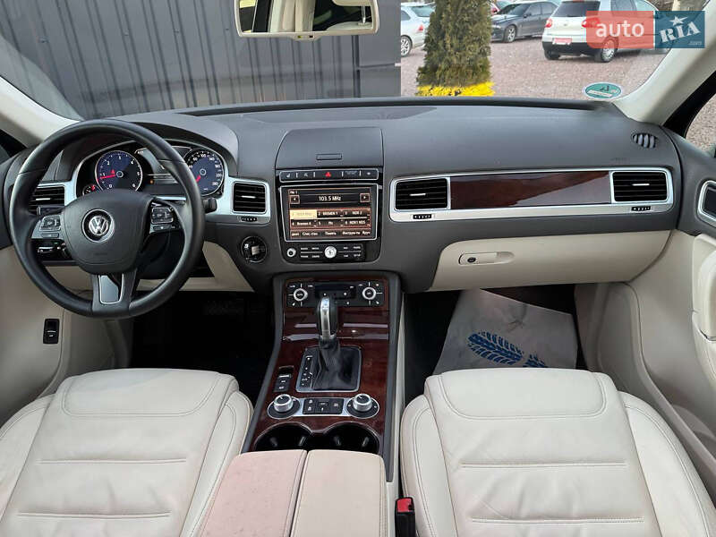 Внедорожник / Кроссовер Volkswagen Touareg 2017 в Дрогобыче