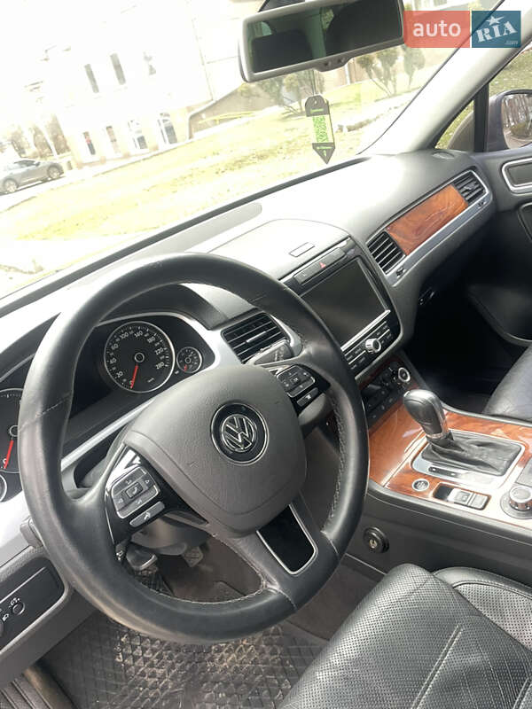 Внедорожник / Кроссовер Volkswagen Touareg 2010 в Кривом Роге
