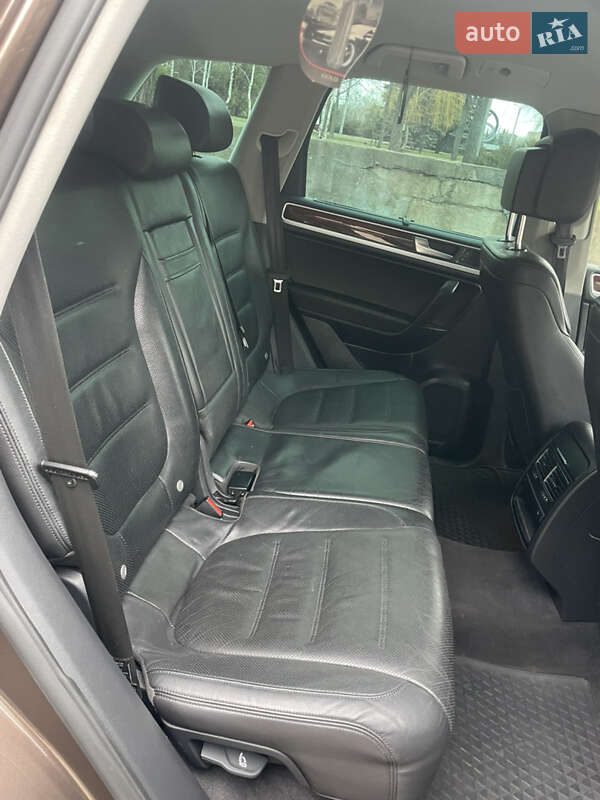 Внедорожник / Кроссовер Volkswagen Touareg 2010 в Кривом Роге