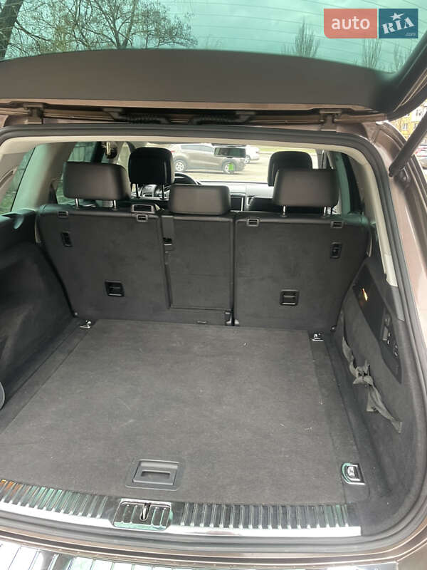 Внедорожник / Кроссовер Volkswagen Touareg 2010 в Кривом Роге