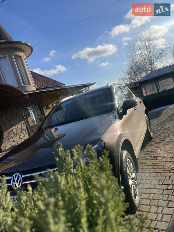 Внедорожник / Кроссовер Volkswagen Touareg 2010 в Кривом Роге