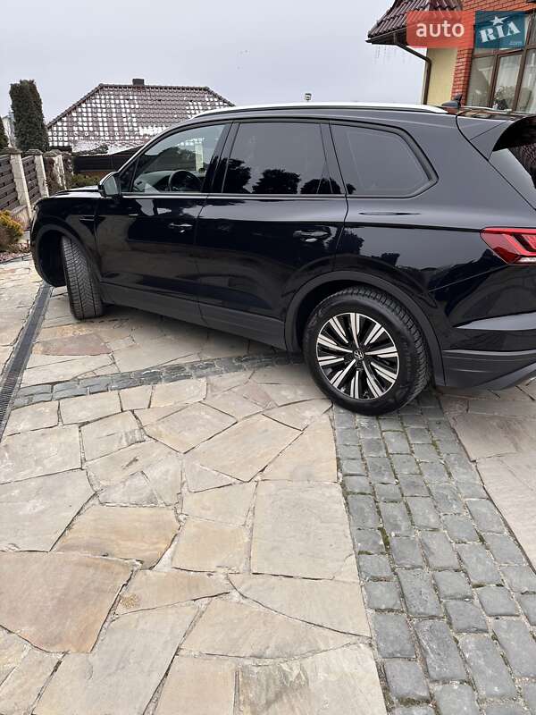 Внедорожник / Кроссовер Volkswagen Touareg 2021 в Тернополе
