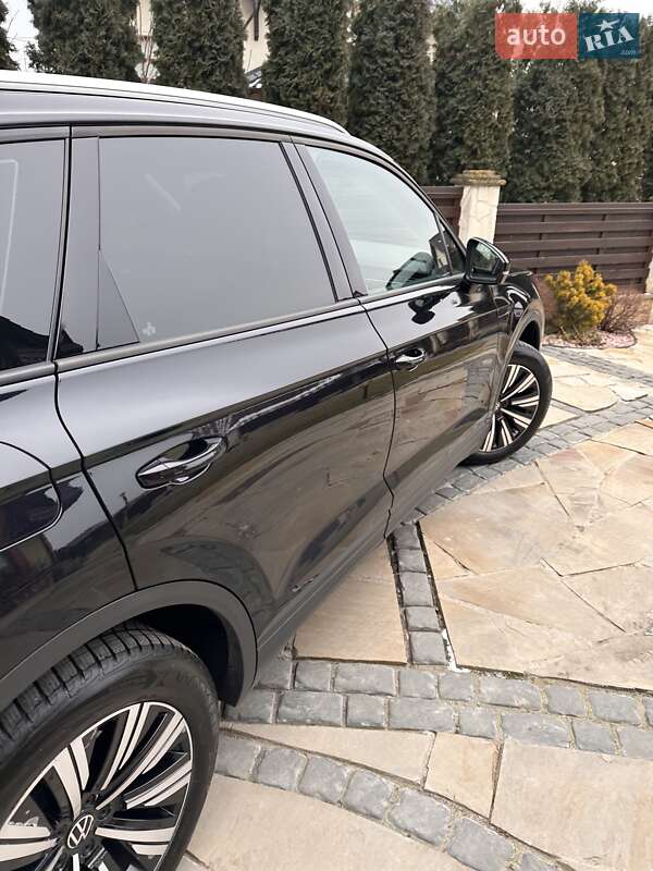 Внедорожник / Кроссовер Volkswagen Touareg 2021 в Тернополе