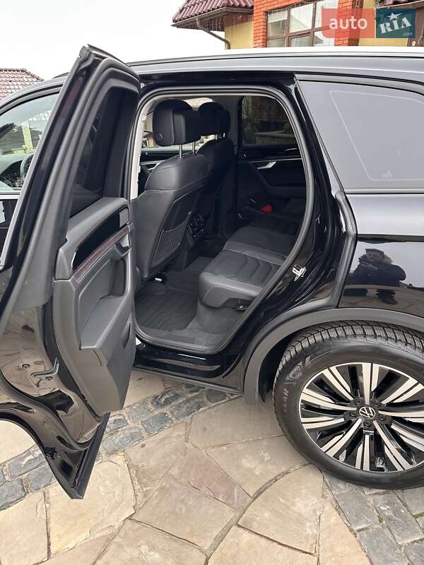 Внедорожник / Кроссовер Volkswagen Touareg 2021 в Тернополе