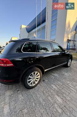 Внедорожник / Кроссовер Volkswagen Touareg 2011 в Сумах