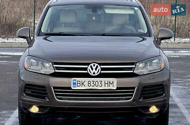 Позашляховик / Кросовер Volkswagen Touareg 2011 в Рівному