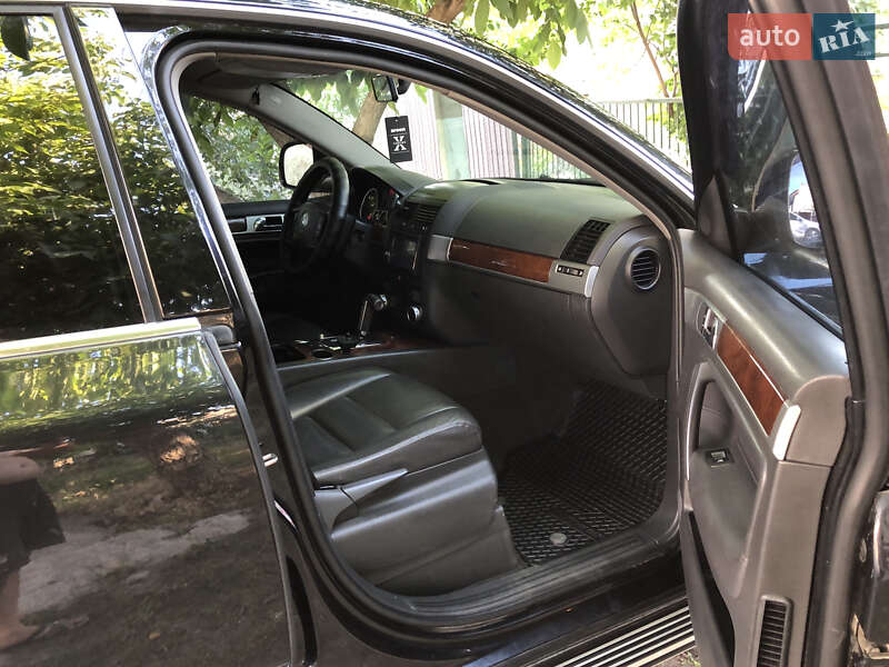 Внедорожник / Кроссовер Volkswagen Touareg 2007 в Братском