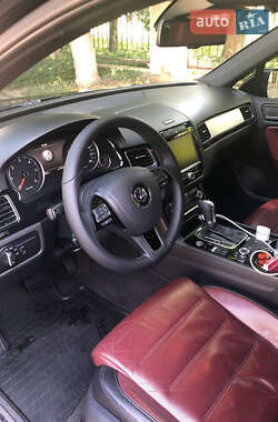 Внедорожник / Кроссовер Volkswagen Touareg 2012 в Днепре