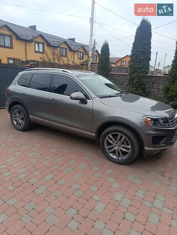 Внедорожник / Кроссовер Volkswagen Touareg 2014 в Виннице