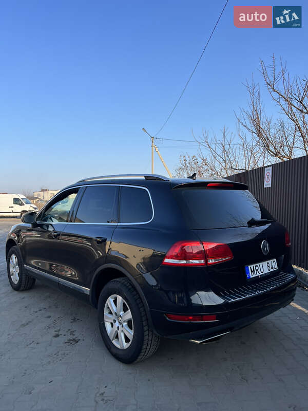 Внедорожник / Кроссовер Volkswagen Touareg 2012 в Луцке