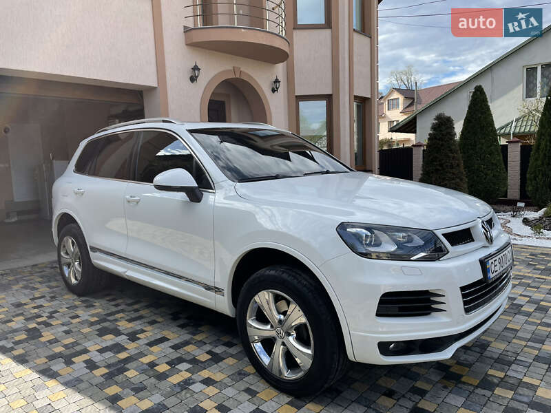 Внедорожник / Кроссовер Volkswagen Touareg 2012 в Черновцах