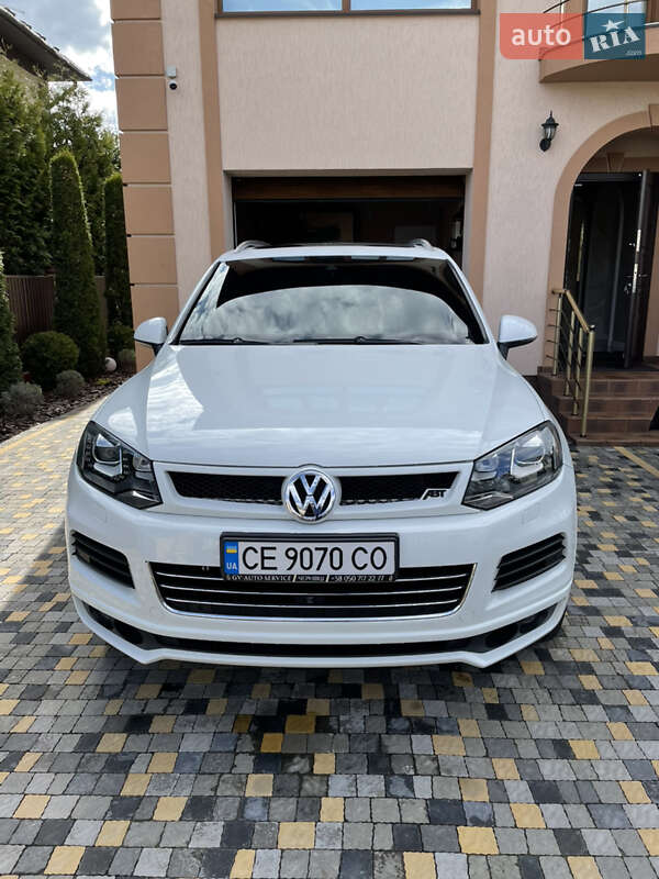 Внедорожник / Кроссовер Volkswagen Touareg 2012 в Черновцах