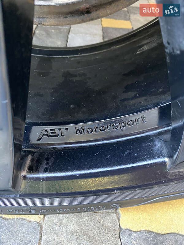 Внедорожник / Кроссовер Volkswagen Touareg 2012 в Черновцах